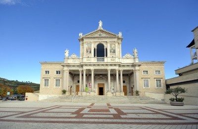 SANTUARIO DI SAN GABRIELE E PRATI DI TIVO - Ferragosto